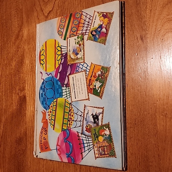 Alice In Wonderland Pop-Up Book - Picture 8 of 9